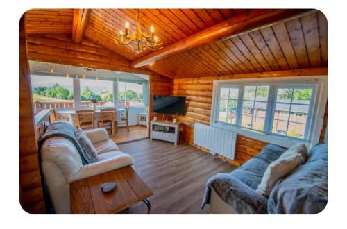 Bronaber Chalet De Esquí | Snowdonia Escapes# Scenic Log Cabin with Views, WIFI & 2 Double bedrooms