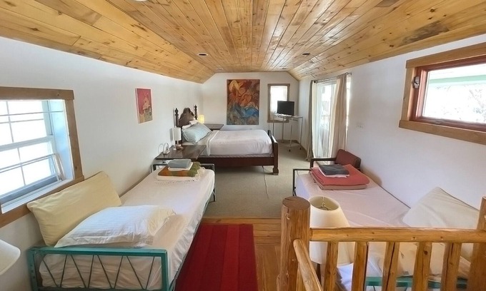 Arroyo Seco Cabina | SnowMansion Taos Adventure Lodge