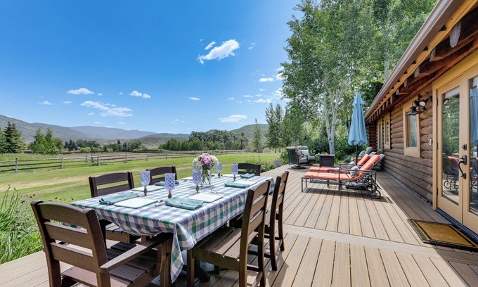 Snowmass Village Casa | ¡Snowmass Home con bañera de hidromasaje, ducha de vapor y vistas al monte!