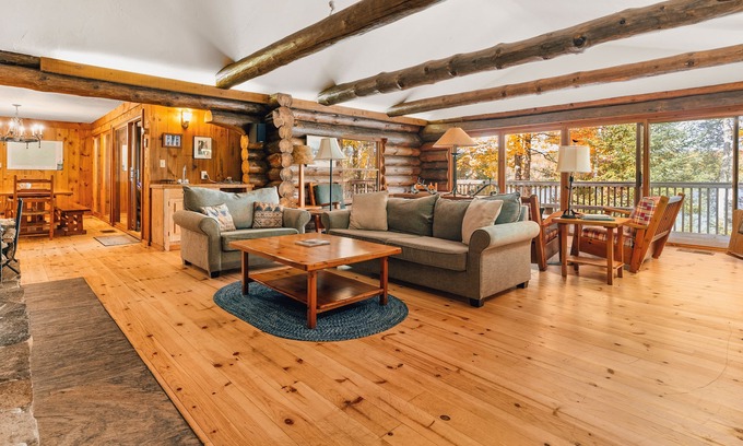 Dysart et al Cabina | Snowmobile & Pet-Friendly Group Lakefront Lodge Near Dorset