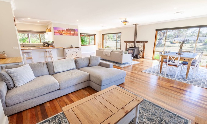 Hill Top Casa | Snowy Mountains Hideaway with plenty of space to relax after a day of adventure.