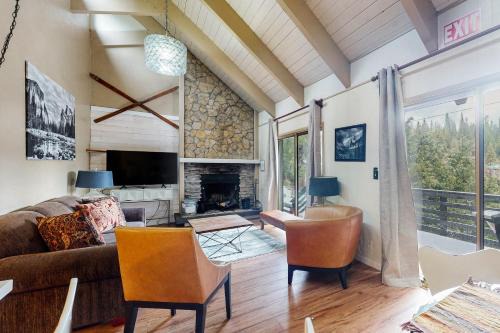 Fish Camp Casa | Snowy Pines