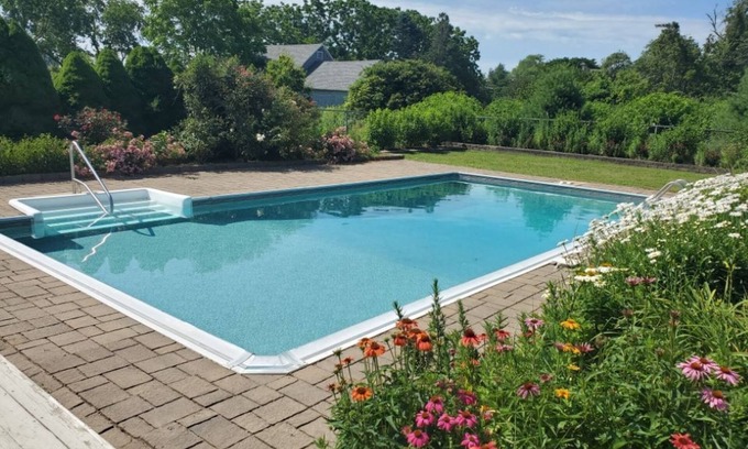 Snug Harbor Casa | SNUG HARBOR in South Kingstown, RI...POOL, Yard, Deck..Close to Beach & Seafood.