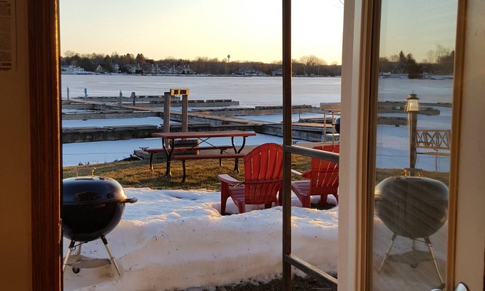 Sturgeon Bay Hotel | Snug Harbor Inn
