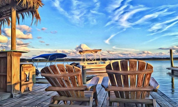 Chincoteague Hotel | Snug Harbor Marina and Hotel