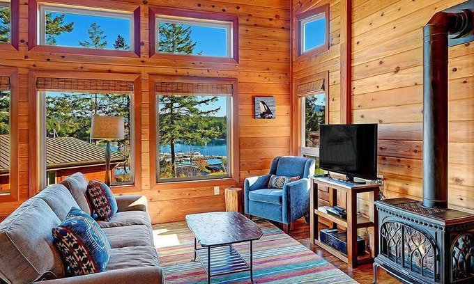 Friday Harbor Cabina | Snug Harbor Resort and Marina - Two Bedroom Water View Cabin, King Beds