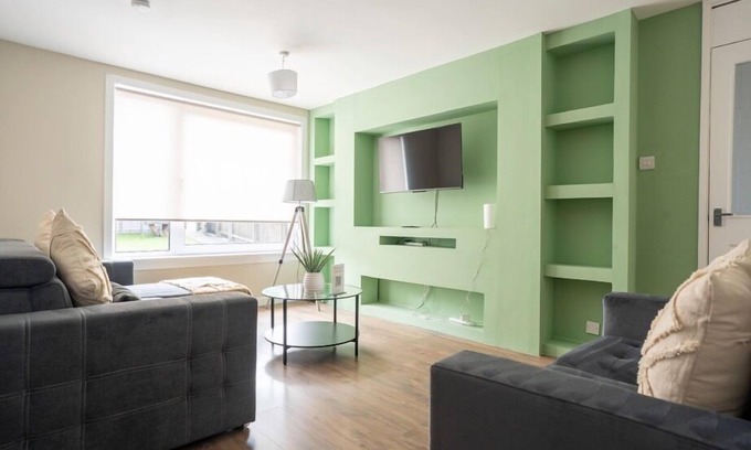 Uphall Casa | Snug Modern Home in Livingston