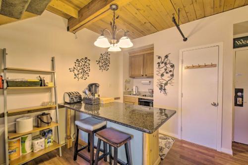 Wintergreen Apartamento | Snug Wintergreen Resort Studio Ski In and Out!