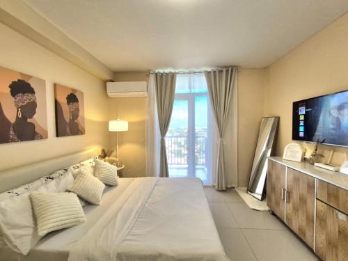 Lapu-Lapu Hotel | Snuggle in Bed near Mactan Airport