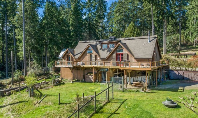 Bremerton Casa | Snuggler's Cove-Townhouse w/ Beach Access & Kayaks