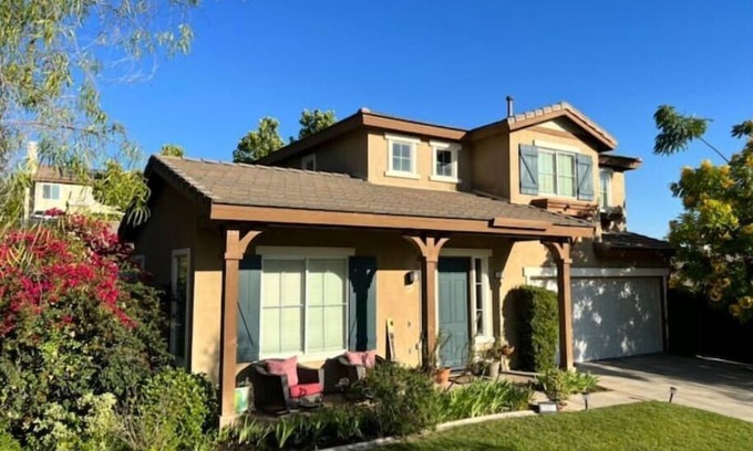 Highland Casa | So. Cal Living near Redlands- Beautiful 3,000 sq. ft. HOME - access to jacuzzi!