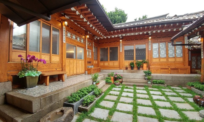 Samcheong-dong Casa | So Hyeon Dang Hanok Guesthouse