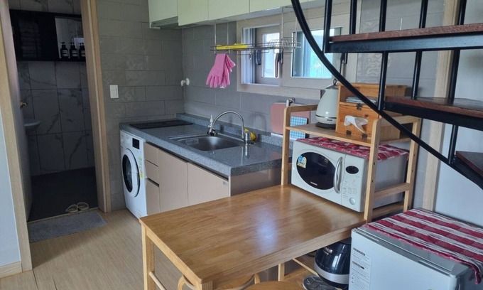 Jocheon Cama Y Desayuno | So Oh Bed and Breakfast. Near World Natural Heritage Site, Geomunoreum