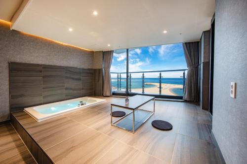 Sokcho Villa | Soakcho Pool View Spa Pool Villa