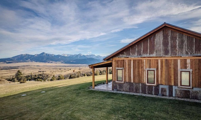 Livingston Cabina | Soaring Eagle Guest Cabin