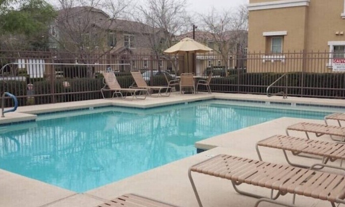 Gilbert Casa | Soaring Loft - Gilbert Heritage District - Walkable to farmers market & shops