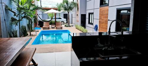 Muquem Casa | Sobrado com 3 Suítes, Piscina, Sala de Jogos, Playground, Garagem para 4 Carros