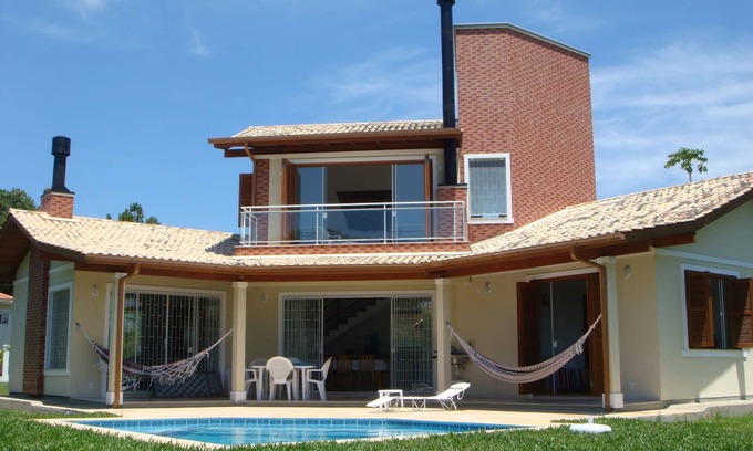 Campeche Norte Casa | Sobrado NUEVO en una calle tranquila, cerca de la playa. Tiene capacidad para 12 personas.