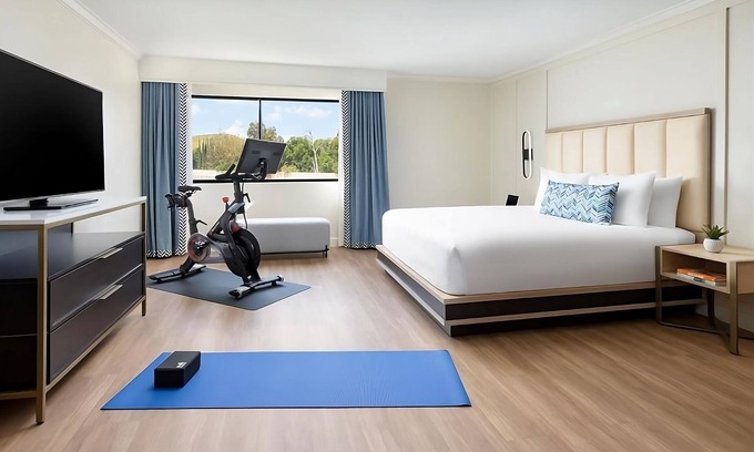 Calabasas Casa | SoCal Fit Room King, The Anza A Calabasas Hotel, Near Malibu Creek State Park