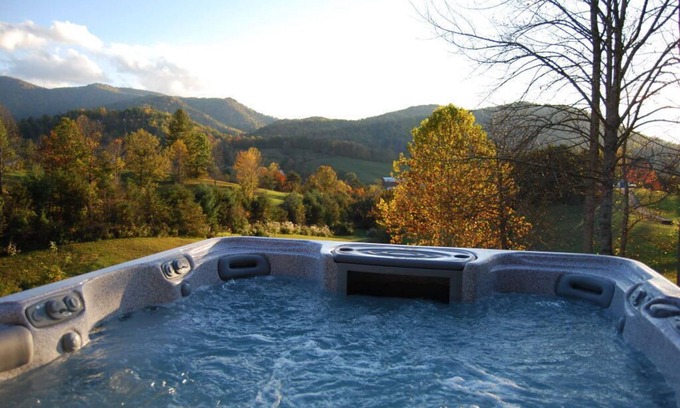 Barnardsville Casa | VISTAS, PRIVACIDAD, COMODIDAD, Tina caliente, 8 acres, Se aceptan mascotas