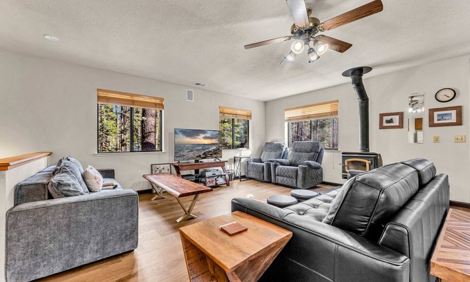 Tahoe National Forest Casa | Soda Springs Cabin, Less Than 1 Mile to the Slopes