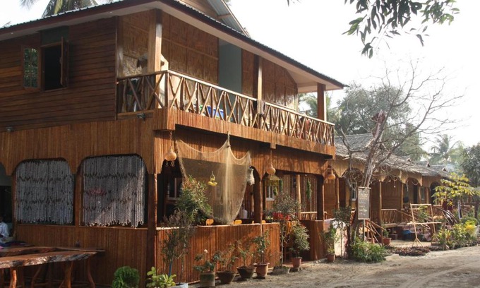 Ngwe Saung Hotel | Soe Ko Ko Beach House & Restaurant