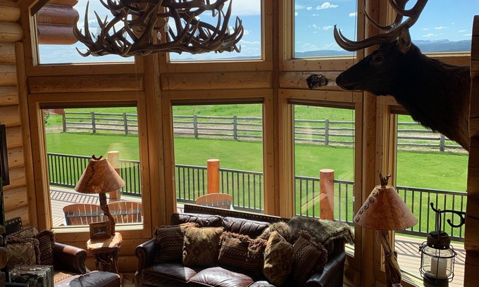 Island Park Cabina | Soggy Bottom Ranch Cabin, Mtn Views, Yellowstone 35 miles, Great Fishing Pond