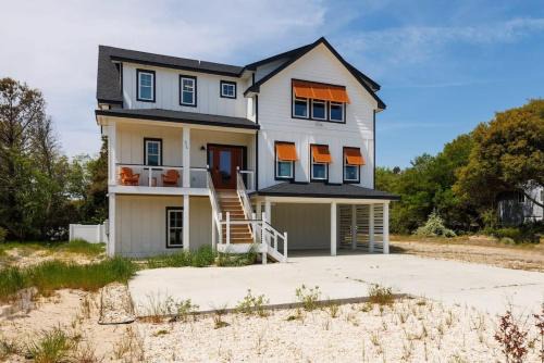 Whalehead Beach Casa | Sojourn Aurora 7 BR Pool & Hot Tub