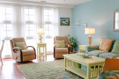 Sandbridge Casa | Sojourn Beach Haven Sleeps 7 with Pool near Beach