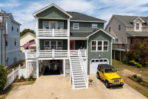 Colington Casa | Sojourn Family home with Country Club Access 5 Bedrooms Sleeps 12