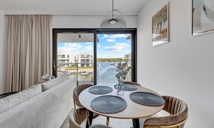Orlinki Apartamento | Sol Marina - Pool, SPA, Wellness, Riverview & Parking by Downtown Apartments