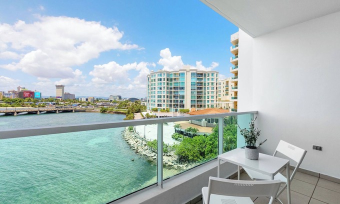 Puerta de Tierra Apartamento | Sol Studio | Stunning views in Condado
