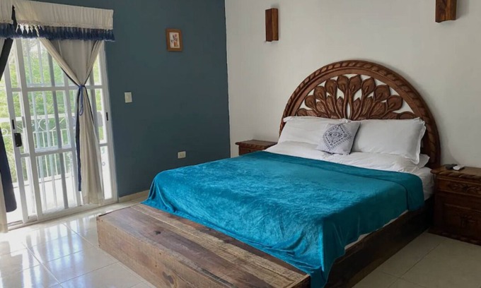 Chichen Itza - Valladolid Apartamento | Sol: Suite moderna con cocina y piscina