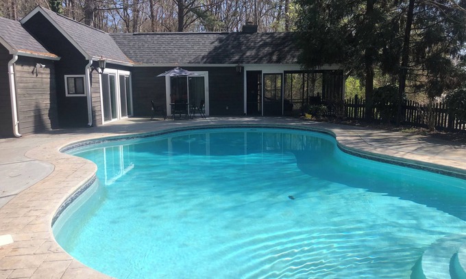 Stockbridge Casa | Solace in Nature 20min away from ATL airport with AC, WiFi and Netflix