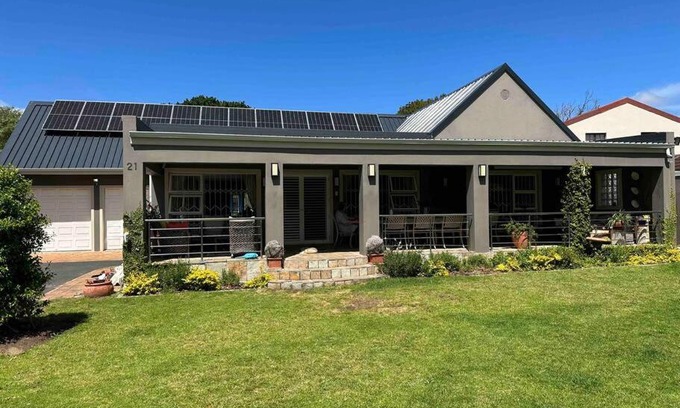 Lakeside Casa | Solar Entertainers dream on Constantia wineroute