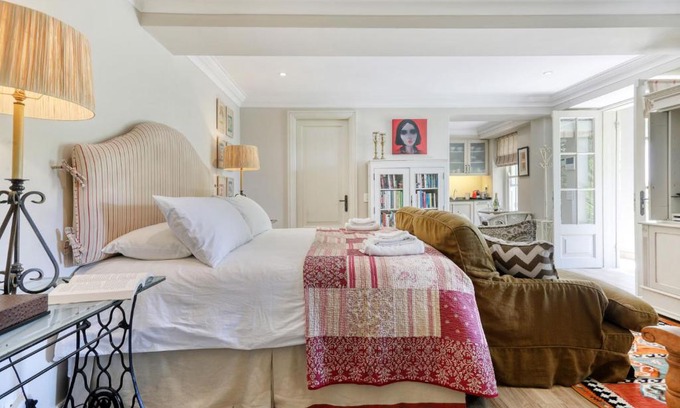 Cape Town City Centre Apartamento | Solar Power French Country Cottage on Table Mountain