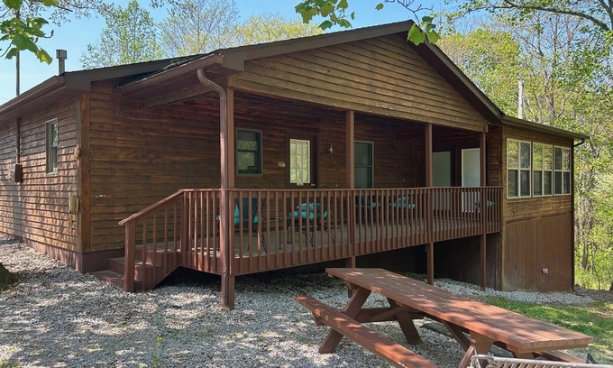 Eckerty Cabina | Cabina solarium de 4 dormitorios y 2 baños # 16 en el lago Patoka en el sur de Indiana