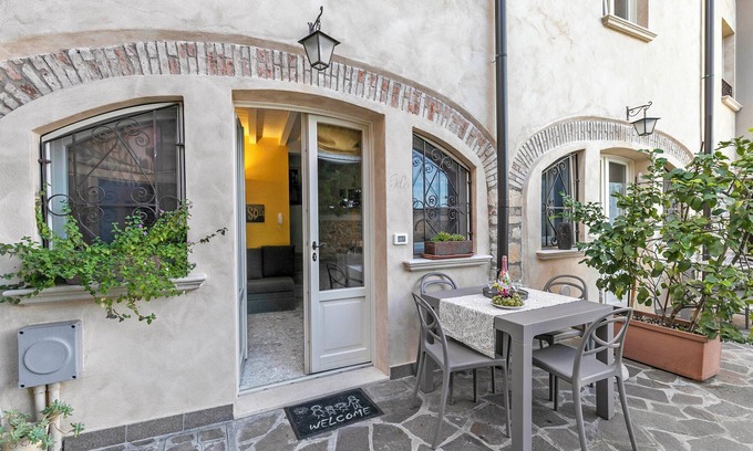 Cunettone-villa Apartamento | Sole Priscilla House - Terrace & parking, Salò, Italy