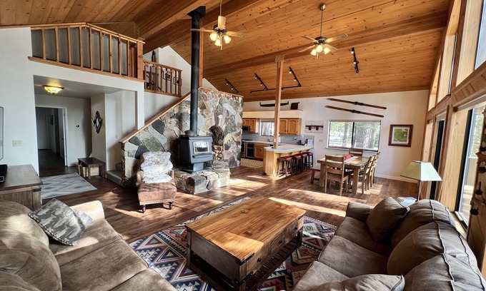 Shaver Lake Cabina | Solitude in the Cedars, Spacious Mountain Home