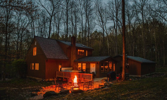 Butler Casa | Solitude- Luxury Cabin On 22 Acres, Hot Tub, Fireplace, Firepit, A/C Skiing!