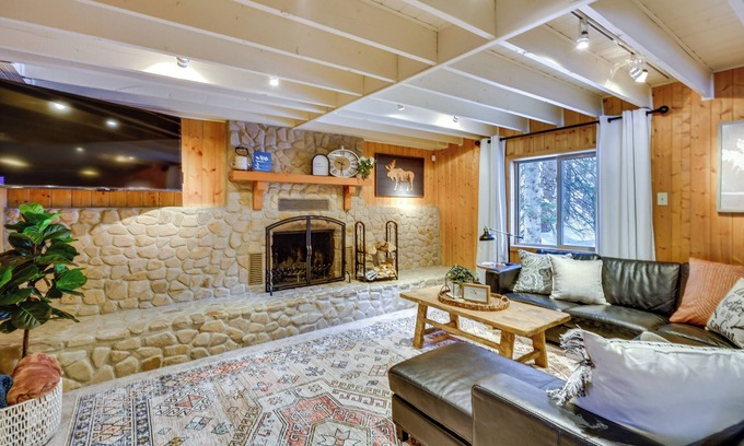 Salt Lake Mountain Resorts Cabina | Solitude Mountain Cabin: Creek-Side View & Hot Tub