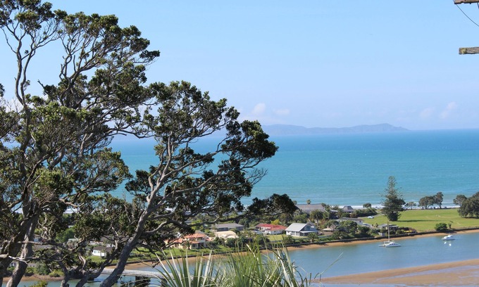 Doubtless Bay Apartamento | Solitude with a pool and spectacular views pet friendly