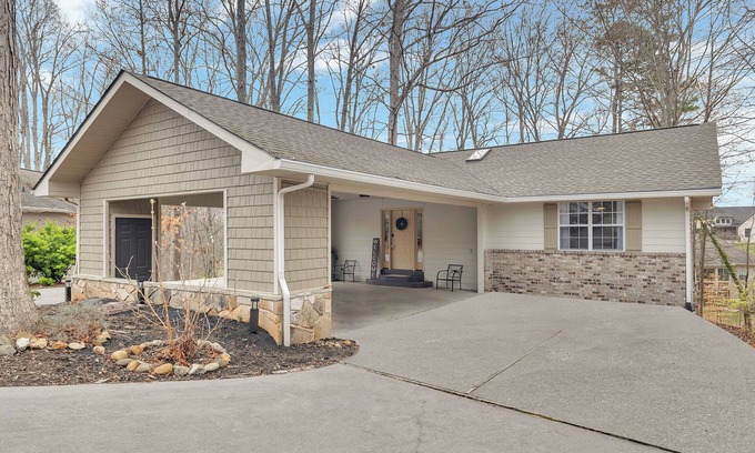 Tellico Village Cabaña | SoLuna Cottage- Private Stay in Lakeside Community