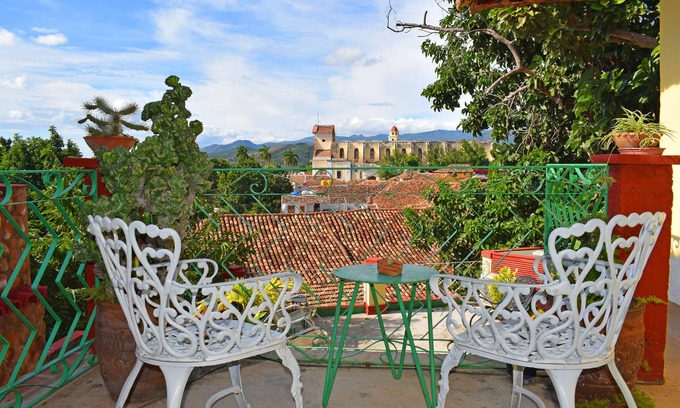 Trinidad Casa | Sombrilla ft Hostal Clasico Colonial - Adults Only