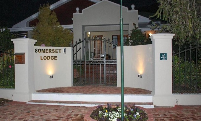 Montagu Cabina | Somerset Lodge