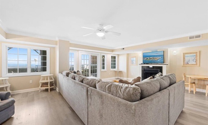 Ocean City Condominio | Somerset on 2nd - Gorgeous Condo right on the Historic OCMD Boardwalk!