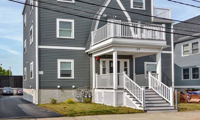 Winter Hill Condominio | Somerville unit minutes to Encore!