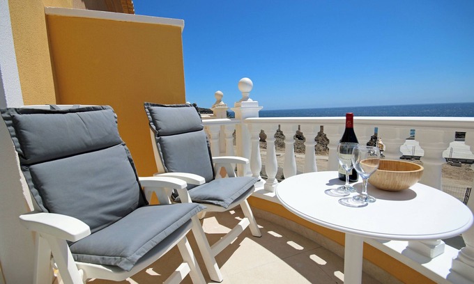 Arenas del Mar Villa | Bonito chalet con piscina climatizada en El Medano, al sur de Tenerife