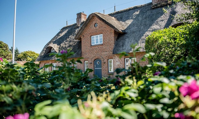Großmorsum Casa | Somewhat hidden away, not far from the Morsum Wadden Sea, you will find this pretty