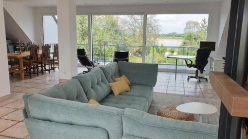 Grimlinghausen Apartamento | Somnar Panoramaloft mit Hästens Betten - Rheinblick 150qm